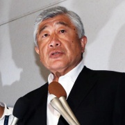 アメフト 日大 内田正人前監督と井上奨コーチが緊急会見 内田氏は大学の常務理事の職務を一時停止し謹慎 井上コーチは辞任 74 それな速報