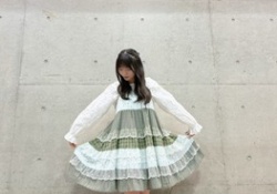 【朗報】海邉朱莉さん、引き締まった色白のナマ脚wwwwwww