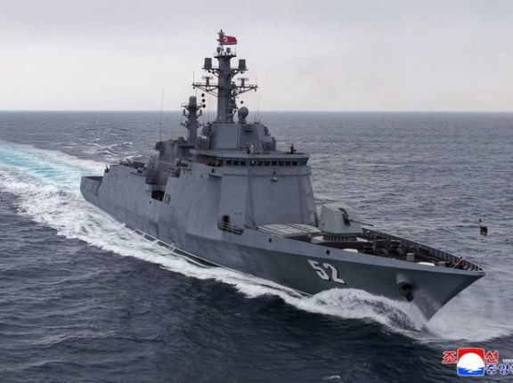 北朝鮮、1万トン級駆逐艦と水中兵器を開発計画…金正恩総書記は新型駆逐艦の試験航海を視察！