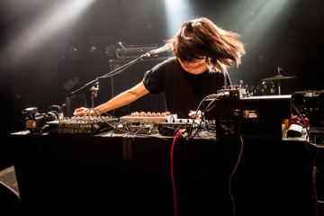 海外「知らなかった自分を恥じたい」日本人アーティストPhewの20年ぶりのアルバムが世界に衝撃を与える