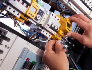 ワイ陰キャ（35）、電気工事士の資格を取り就職するも体育会系のノリについていけず鬱病になる