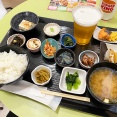 総菜12品がついた定食が酒のアテにピッタリ！青森THREE「よりみち食堂」