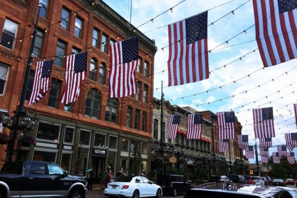 花の道でホットにまったりと