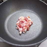 パンチェッタとマッシュルームのクリームパスタ&カツ丼、トンカツ「家康」