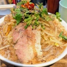 東十条の二郎系「ミゾグチヤ」でマサラ＋ダニヤが香る異彩な美味しさの「ネパル麺」（※大根のアチャールも美味い）