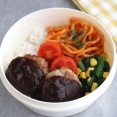 ハンバーグ弁当と洗濯機が胡椒。