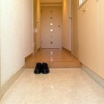 海外「日本みたいに室内では靴を脱ぐ習慣ってどう思う？」家の中での靴の扱いに対する海外の反応
