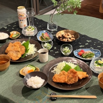 駄菓子屋さんみたいなペラペラトンカツの夜ごはん