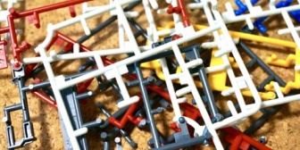 妻がガンプラ女子になった。買ってきたキットと自分を撮影してSNSにアップするけど、組み立てない…