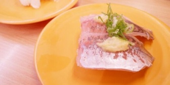 嫁が回転寿司でシャリを残してネタだけ食べるんだが…