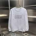 MM6が再定義する日常服の構築美