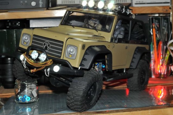 クローゼットの中のおもちゃ箱 - AXIAL SCX10 ボディ換装ディンゴから