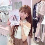 『[イコラブ] みりにゃ　ハニーシナモン渋谷109店に来店、サインしたポスターやカタログを展示…【大谷映美里】』の画像