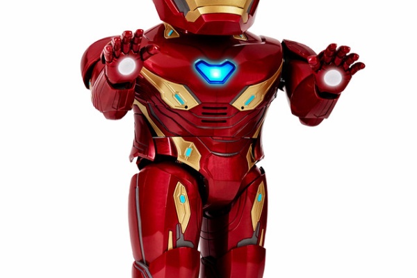 アイアンマン MK50 ROBOT トイザらス限定 専用アプリで自由に操作】『アイアンマン』のヒューマノイド