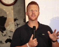 【朗報】マートン氏、来日し被災者励ます