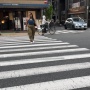 外国人女性「日本の道路がどれほど汚れているか、コンビニで買った新品の靴下で検証してみたら汚れつかなくてクレイジー」
