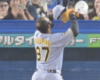 セベリーノはコントロール悪いからランナー出すだろうけど打たれなそうな球投げるよね
