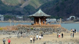 河口湖の水位が低下　富士山噴火の予兆か！？