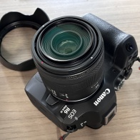RF35mmF1.8IS STMのフード