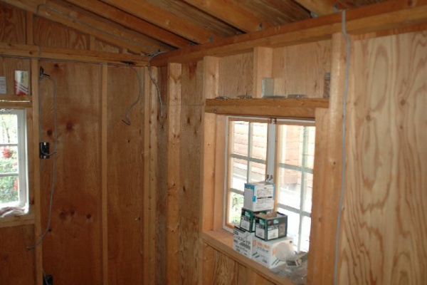 山里の暮らし 庭小屋を建てる