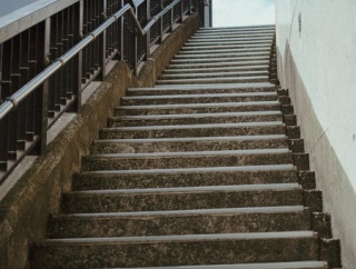 「階段に人糞」「ベランダからゴミ投げ捨て」在日中国人に東京都民困惑