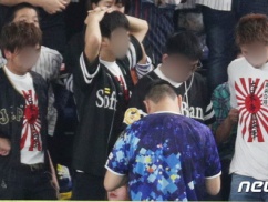 野球プレミア12、日韓戦に旭日旗登場 ⇒ 会場がとんでもない事になるwwwwwww 野球プレミア12、日韓戦に旭日旗登場 ⇒ 会場がとんでもない事になるwwwwwww