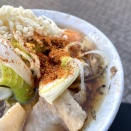 年の瀬の椎名町でいただく、蕎麦モチモチ、豚もうまい上振れ南天。2025/12/12