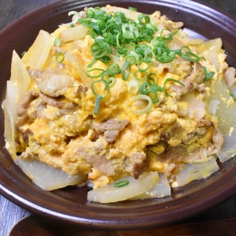 よく煮て柔らかく♪豚肉と大根の卵とじ丼