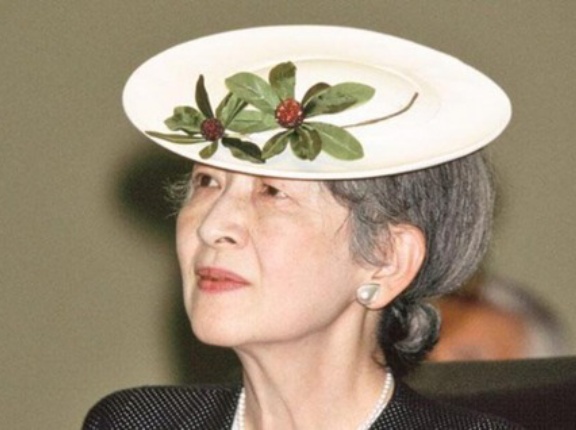 美智子さまの衣装代はいくらだったのか｜60年の公務と令和以降の装いを公開資料で推計