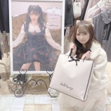 『[ノイミー] 谷崎早耶「Ank Rouge新宿ミロード店さんへ Vol.2のポスターとぱしゃりしたよ…」』の画像