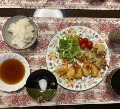 夕食はエビとマイタケの天ぷら