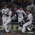 甲子園最終戦、佐藤輝明の残心が先に崩れた——肩と呼吸が表情より先に語った瞬間 --
