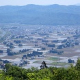 ☆★熊野山から、水入り始めた散居集落を展望