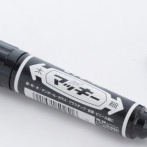 有名イラストレーターさん、使っているマッキーが普段よりも水っぽいことに気づく→商品の箱をちゃんと確認してみた結果・・・