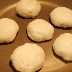 カリもち！フライパンで作る米粉の焼きカレーパン