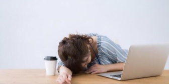 ネットのオフ会を私が企画したんだけど、参加者のおばさんが仕切りたがって勝手に知らない人を呼んだり高級店を予約したりしてた。頭の中どうなってんだ…