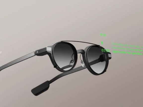 このメガネ、実は翻訳しています…リングで操作、目立たないスマートグラスが日本上陸！