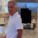 エプスタインが少女を追いかけ回してる映像が流出か！？　海外の反応。