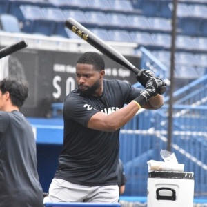 悲報】ロッテ荻野貴司さん、勝手にフリー素材にされた挙げ句