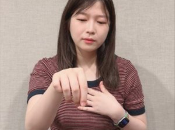 【朗報】青山吉能さん(30)、お胸を強調し始めてしまう・・・