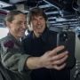 航行中の米空母にトム・クルーズが訪問！！ マーベリック降臨にはしゃぐクルー達
