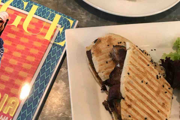 ドバイダイアリー ドバイ朝ごはん