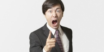 子連れ女性「車のドアが強風で煽られてぶつけてしまいました…すみません…」私「あー、コレくらいなら…」旦那「ふざけんなよ！（ブチギレ）」