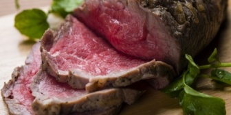 【雑談】妻が作るローストビーフは本当に最高。ソースを変えても美味しい。