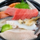 本日（月・祝）「天皇誕生日」は通常営業！明日（火）はお休みです！！刺身と海鮮丼「発寒かねしげ鮮魚店」