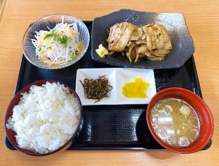 風呂上がりのしょうが焼きがピリリ美味い！函館市昭和『熊さん食堂』
