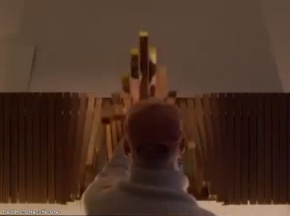 「このキャビネットは開閉するだけでワクワクする…」目を見張るアート作品