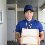 【愕然】引越し業者「終わりました！ご利用ありがとうございました～！」俺「こちらこそありがとうございました」 業者「････ﾆｺﾆｺ」俺（？）→