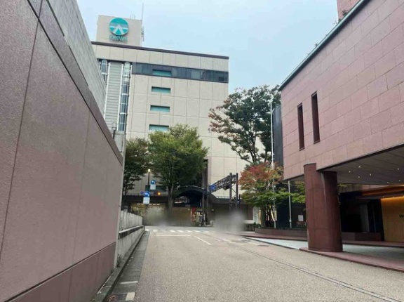 石川県金沢市香林坊地区で『無電柱化事業』による一部通行止めが実施されるらしい。11月4日～28日。