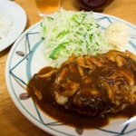 昼食を外で済ませた場合…700～800円かかるのが普通だよな？